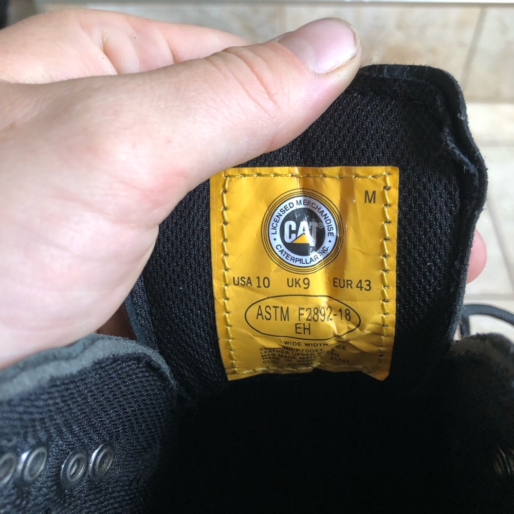 CATERPILLAR men’s boots - Picture 7 of 9